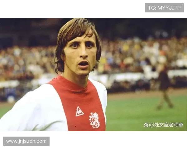 约翰克鲁伊夫如何以全攻全守理念重塑现代足球战术格局