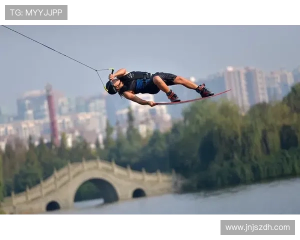 成都极限运动队成长之路:激情与挑战交织的青春纪实 成都极限运动队成长之路:激情与挑战交织的青春纪实